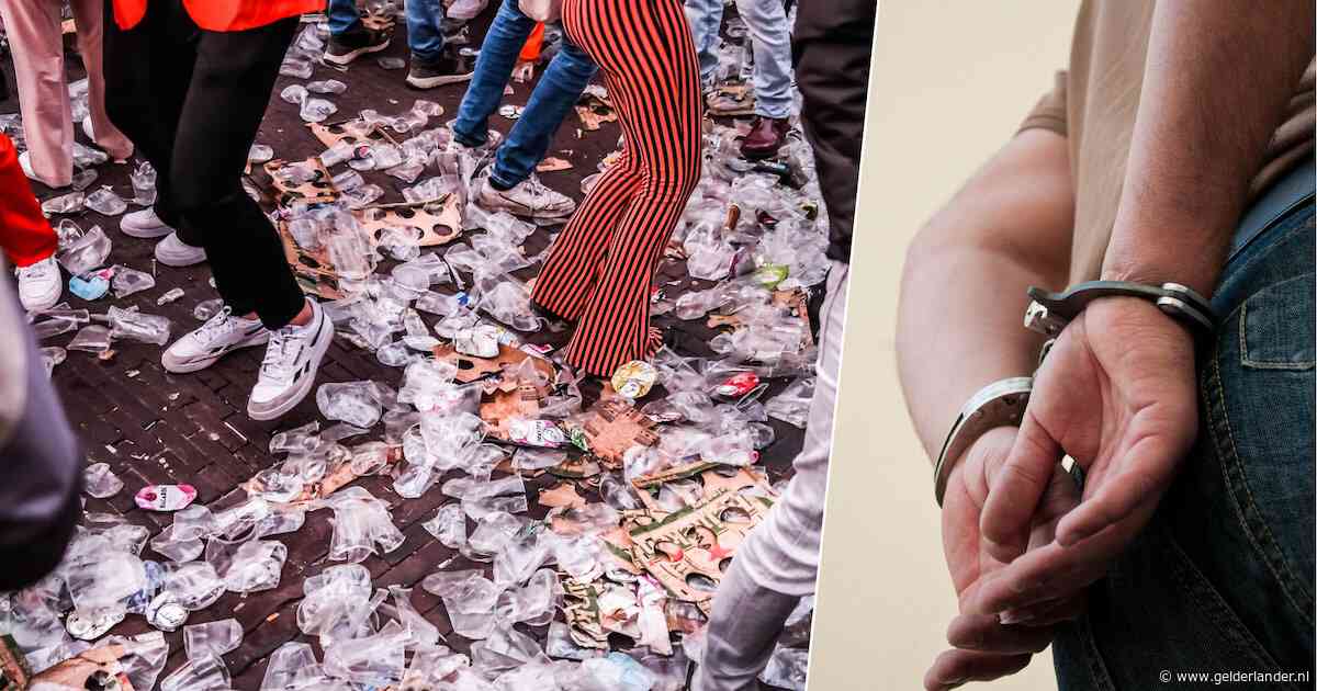 Agenten in burger werken 16-jarige jongen hardhandig tegen de grond, vader dient klacht in