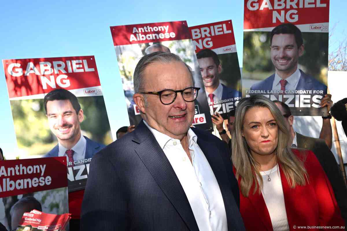 AUS VOTES: PM makes last-ditch Melbourne ballot booth visit