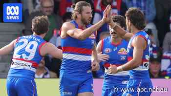 Live: Bulldogs make a statement with Port Adelaide blow out in Ballarat