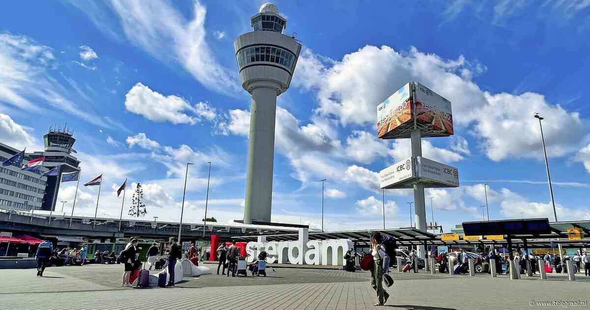 Aantal zakelijke reizigers van Schiphol daalt: ’Geeft aan dat bedrijven vertrekken uit Nederland’