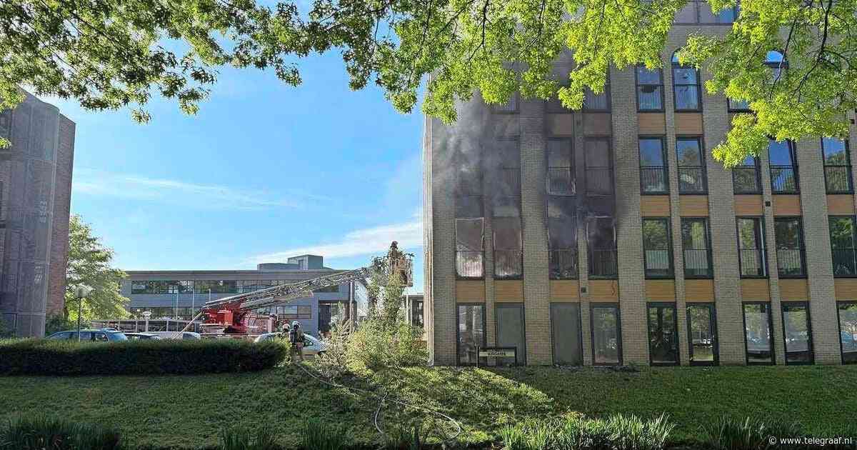 Woningen in flat Amersfoort ontruimd om grote brand, onduidelijk of er slachtoffers zijn