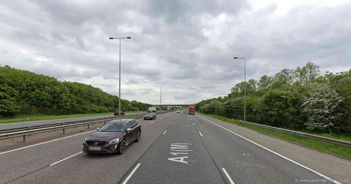 A1 crash in Cambridgeshire leaves lane closed