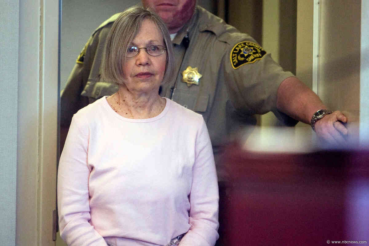 Woman who held Elizabeth Smart captive for months is arrested after visiting park