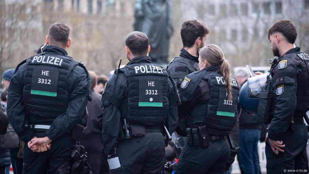 AfD-Mitglieder im Staatsdienst: Hessen und Bayern wollen ihre Polizisten überprüfen
