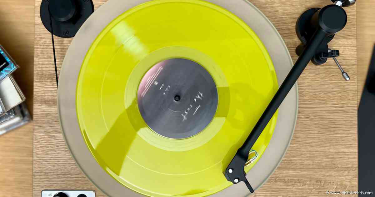 Ready to buy your first turntable? Read these 4 tips before you shop