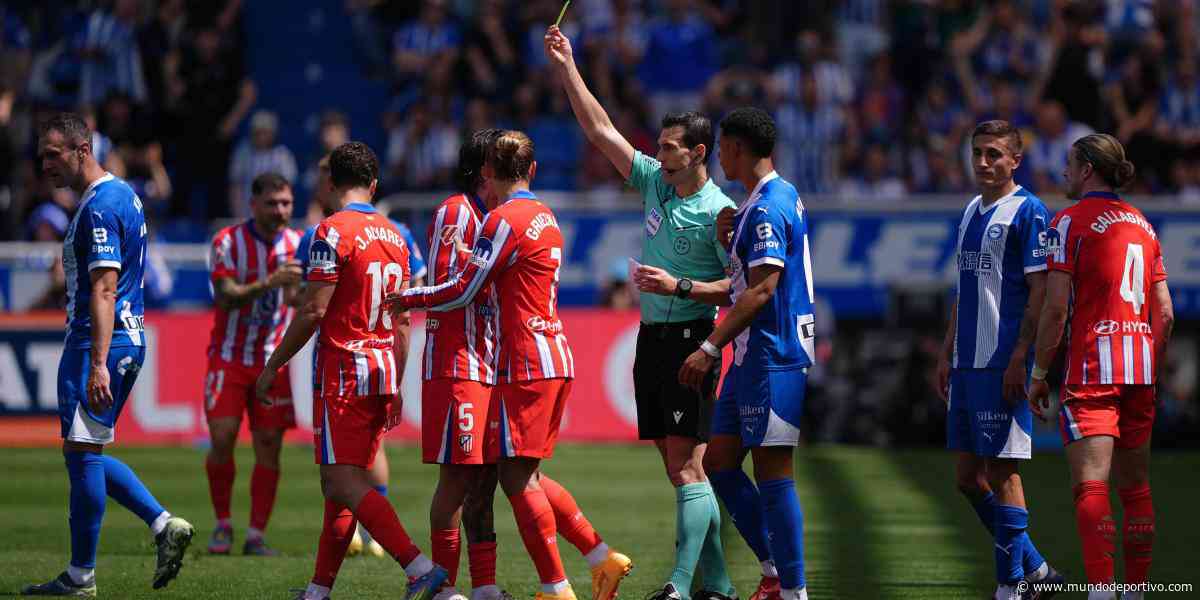 Martínez Munuera quiso expulsar a Julián pero el VAR lo evitó, aunque sí cumplirá sanción