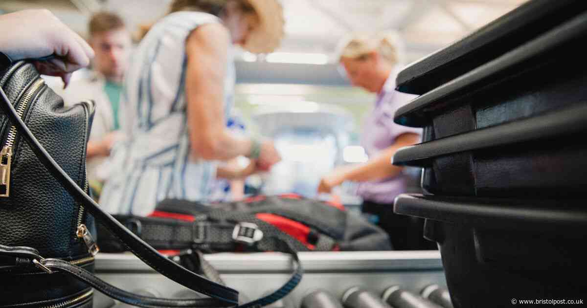 Pilot's wife warns 'do not wear' this common clothing item to the airport