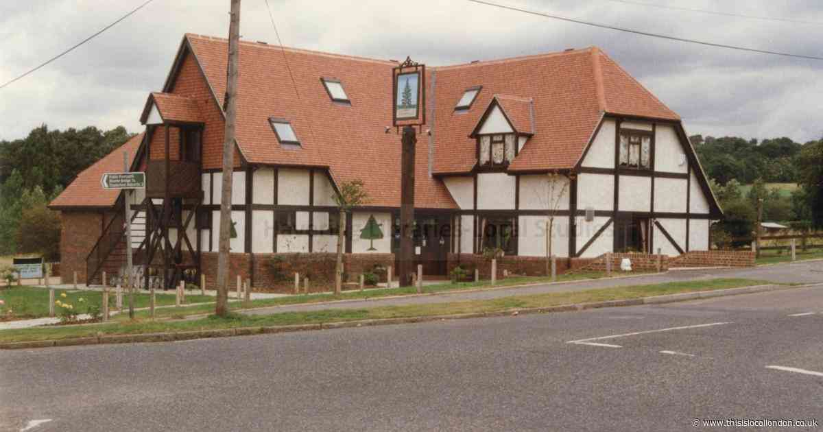 The lost Collier Row pub that had a 'traditional farmhouse atmosphere'