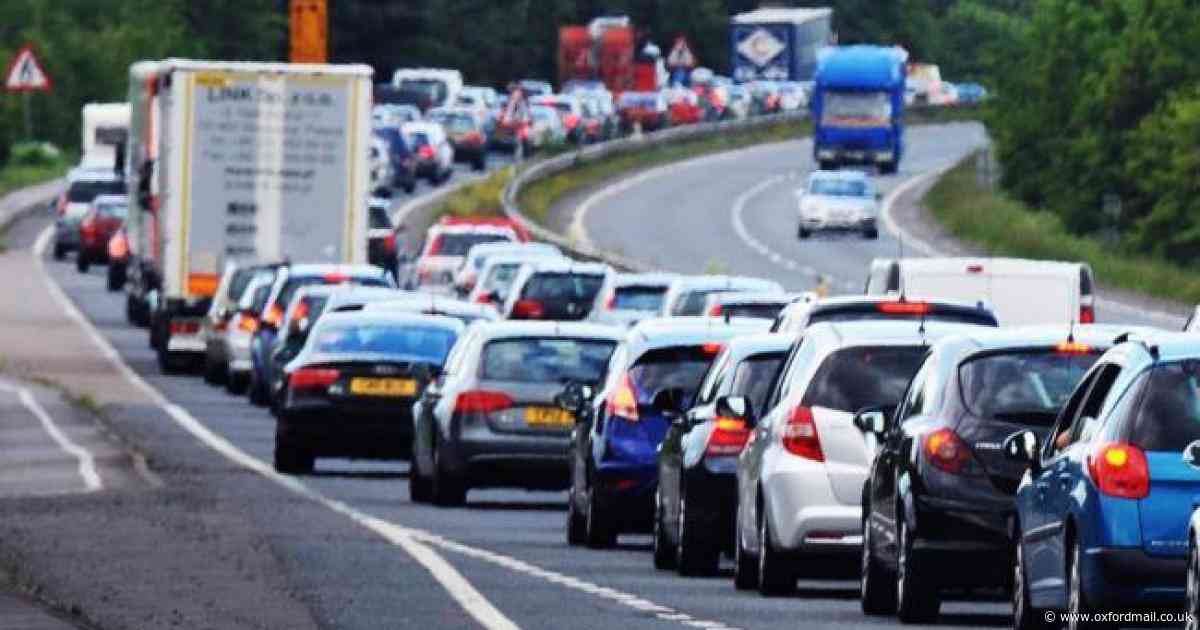 Three-vehicle crash closes Oxfordshire A-road for TWELVE hours