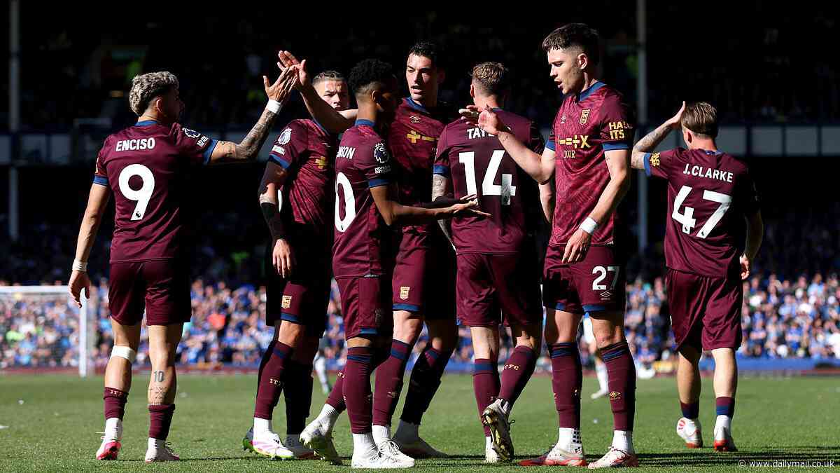 Everton 2-2 Ipswich: Tractor Boys come from two goals down to claim a point thanks to Julio Enciso's stunning strike and George Hirst's late header