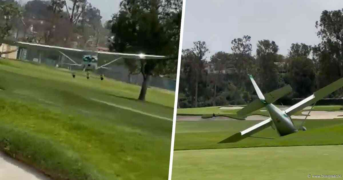 Vliegtuig maakt op spectaculaire wijze een noodlanding op golfbaan
