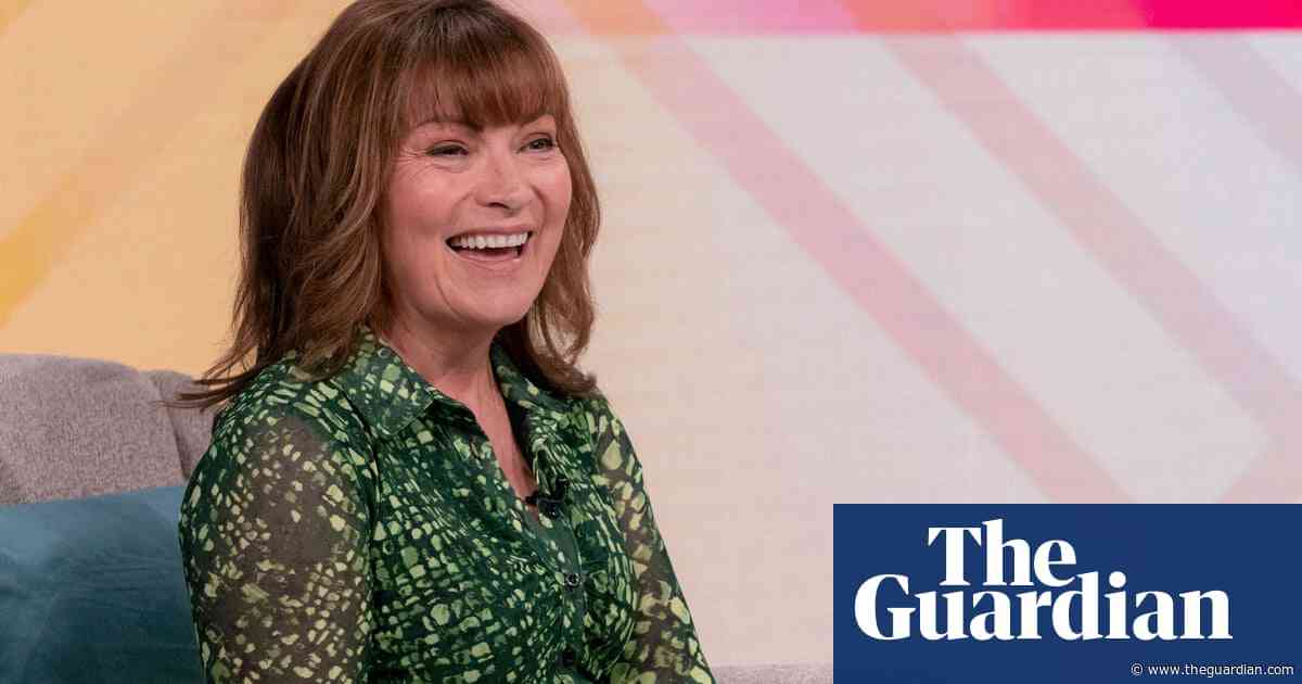 Lorraine Kelly has ovaries and fallopian tubes removed in preventative measure