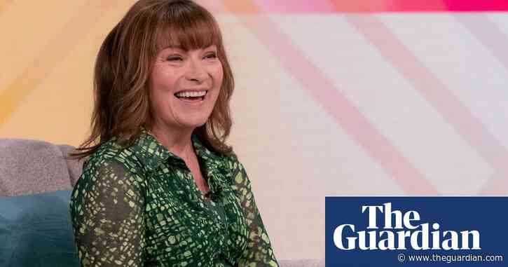 Lorraine Kelly has ovaries and fallopian tubes removed in preventative measure