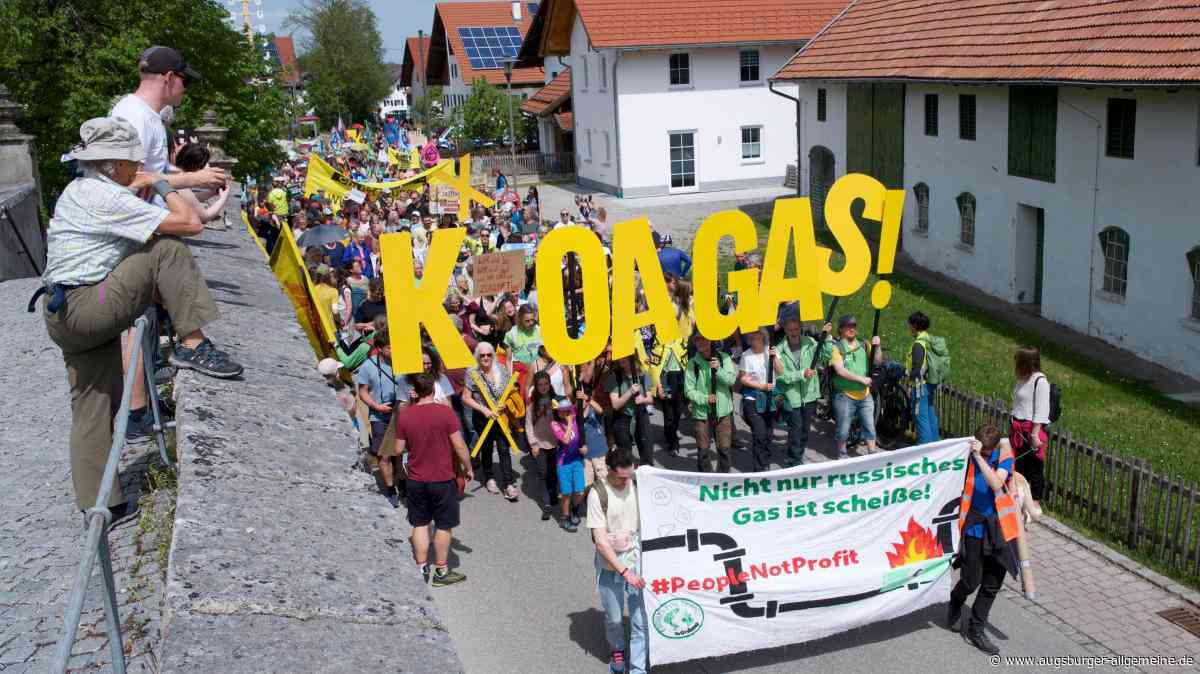 Mindestens 600 Menschen demonstrieren gegen Gasbohrungen in Reichling