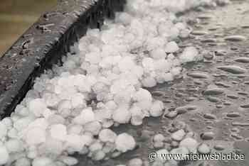 Metro en straten van Parijs onder water door hagelstorm