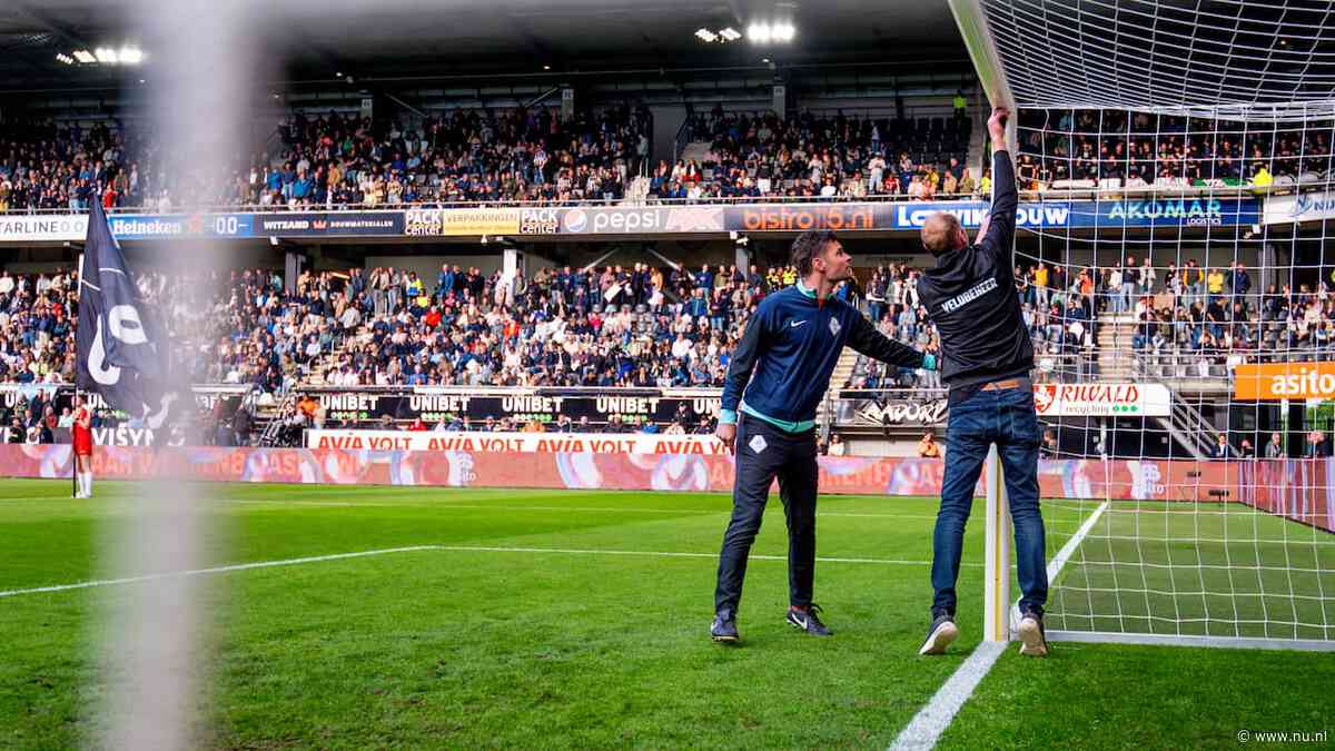 Duel Heracles-Feyenoord later begonnen door te lage lat bij doel in Asito Stadion