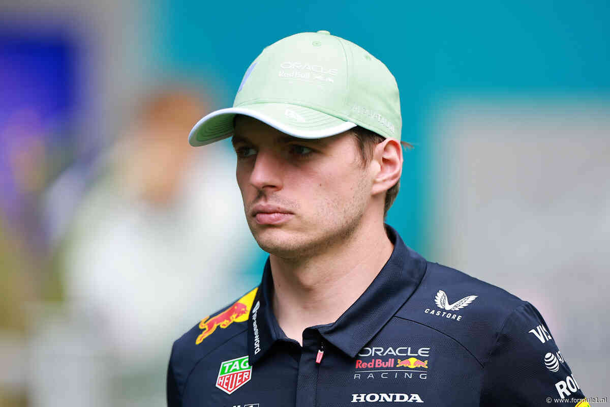 Verstappen over ‘slordig’ incident in de pitstraat met Antonelli: ‘Ik zag hem niet aankomen’
