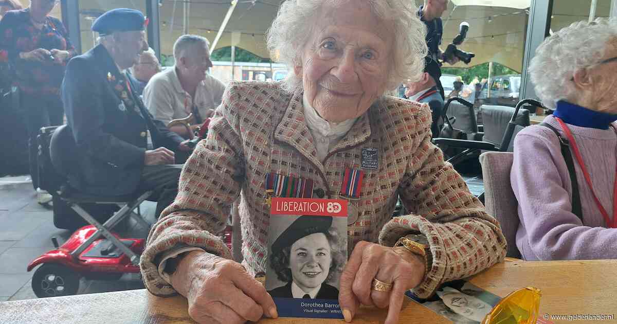 Een warm ontvangst voor twaalf broze Britse helden, en Dorothea (100) is één van hen