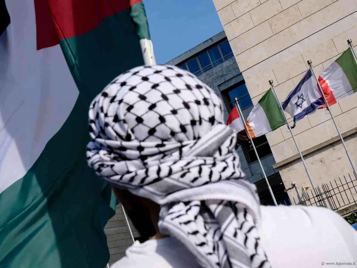 Clienti cacciati perché israeliani. È bufera su una taverna di Napoli