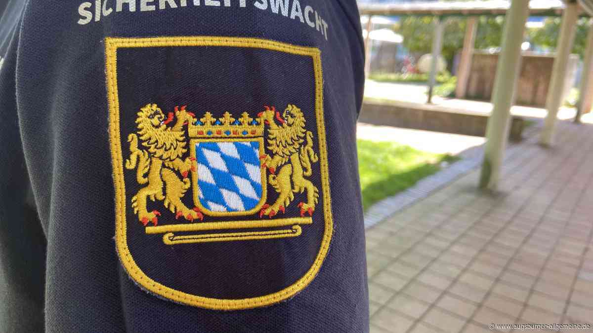 Personengruppe beleidigt Sicherheitswacht und Polizei