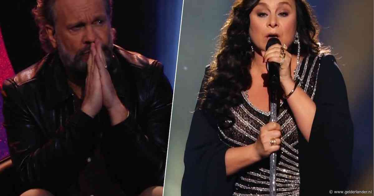 Trijntje Oosterhuis zorgt voor tranen bij Carlo Boszhard met eigen versie jaren 80-hit: ‘Behoort tot de top’