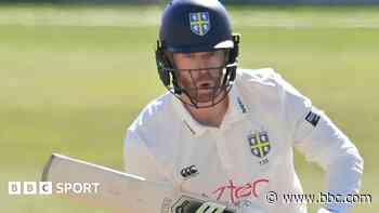 Batters dominate between Hampshire and Durham
