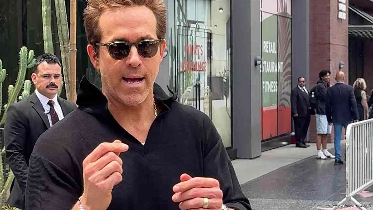 Ryan Reynolds dodges questions on why Travis Kelce unfollowed him on Instagram in awkward clip