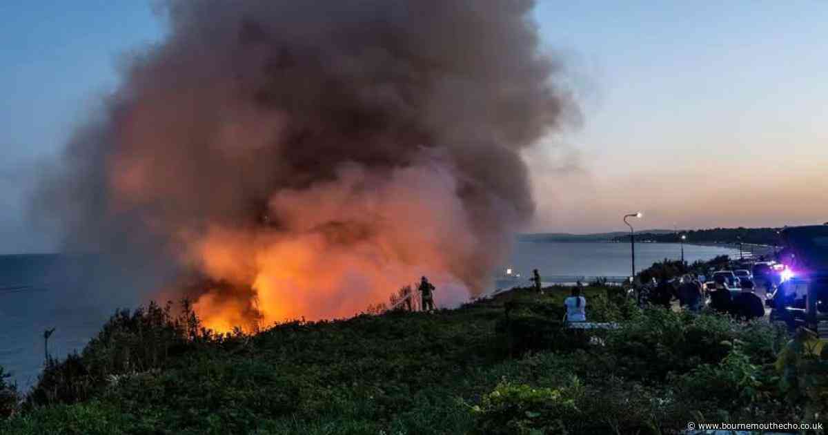 PICTURES: Large fire breaks out on Bournemouth clifftop