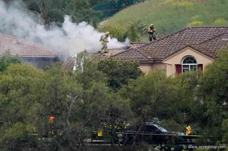 Small plane crashes into 2 Simi Valley homes; plane occupant believed dead