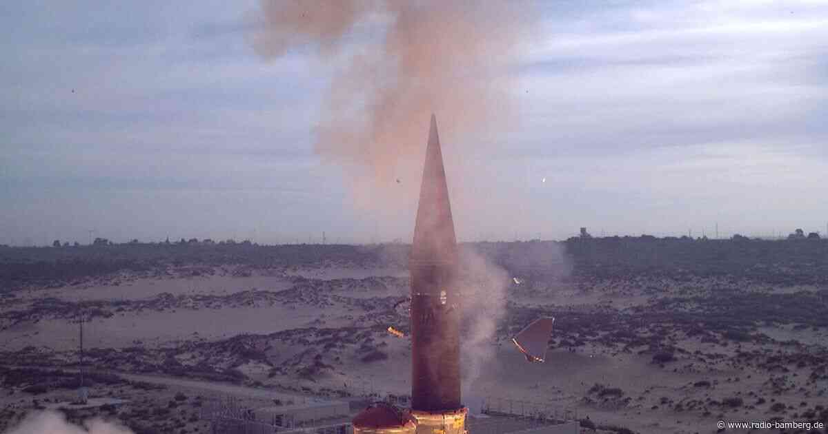 Luftwaffen-Inspekteur übernimmt erste Teile für Arrow 3