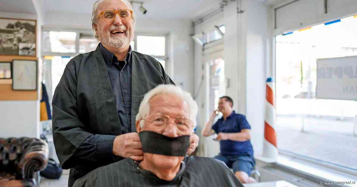 Amsterdamse Bundesliga-legende Kees Bregman (78) is nu dé kapper van Bos en Lommer