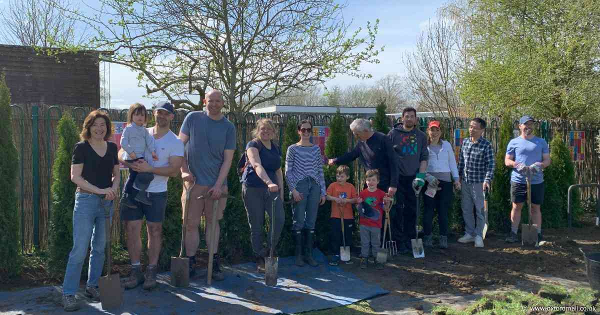 Hedge planted in school playground with help from children