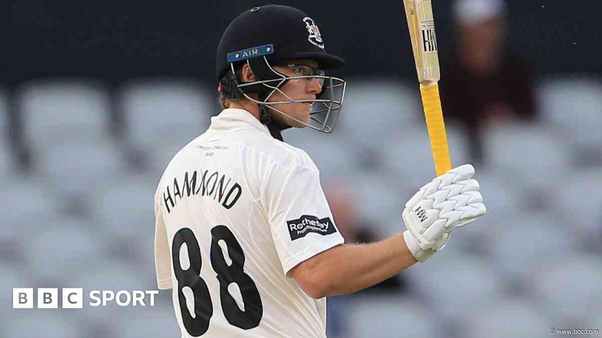 Gloucs start well after Lancashire make 450
