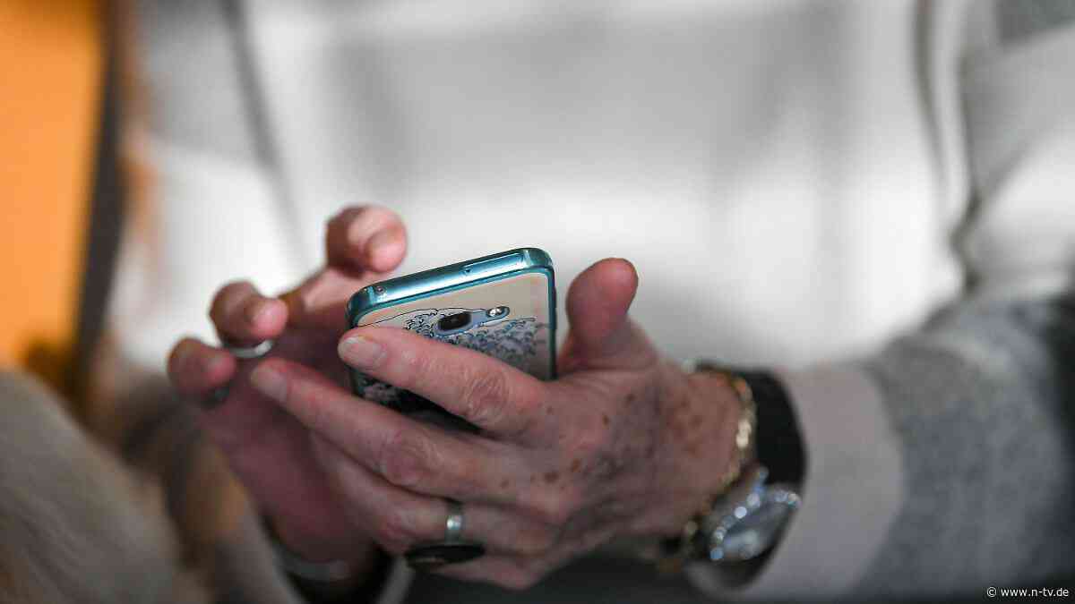 Offline und abgehängt?: Wie die über 60-Jährigen digitaler werden sollen