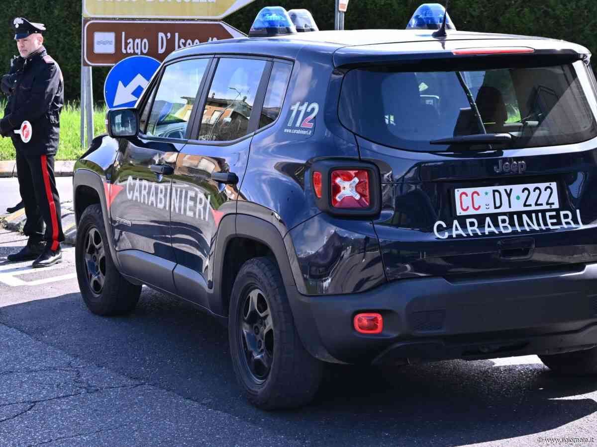 Uccide la moglie a coltellate davanti alla figlia di 10 anni