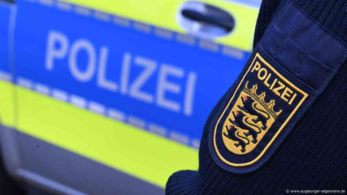 Autofahrer kracht gegen Tor einer Tiefgarage