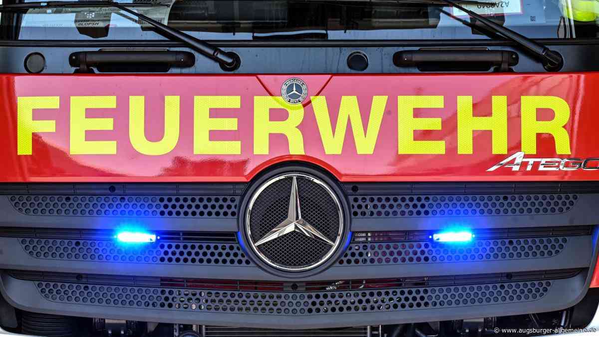 Technischer Defekt: Fahrer kann sich aus brennendem Lastwagen retten