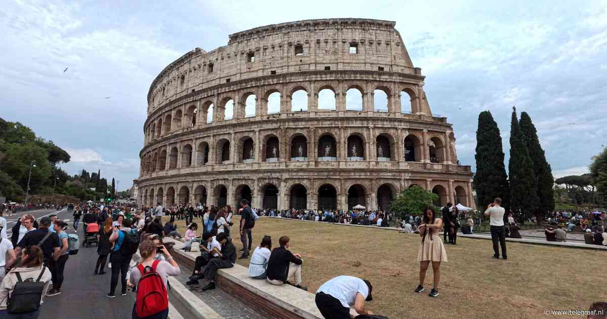 Toerist (47) gespietst door leuning na over hek Colosseum te zijn geklommen