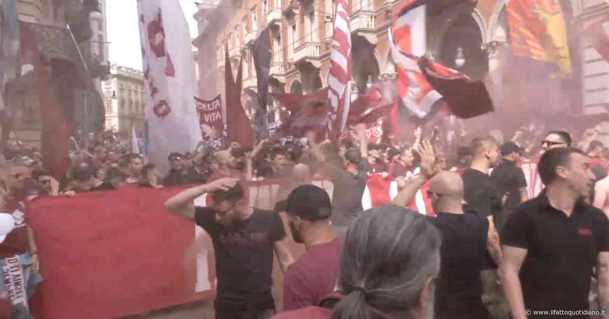 Torino, tifosi granata in piazza nell’anniversario di Superga: corteo contro il presidente Cairo
