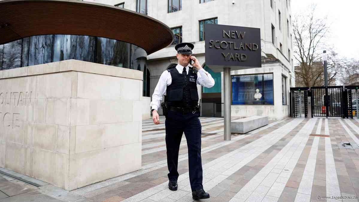 Polizei nimmt acht Männer bei Anti-Terroreinsätzen in England fest