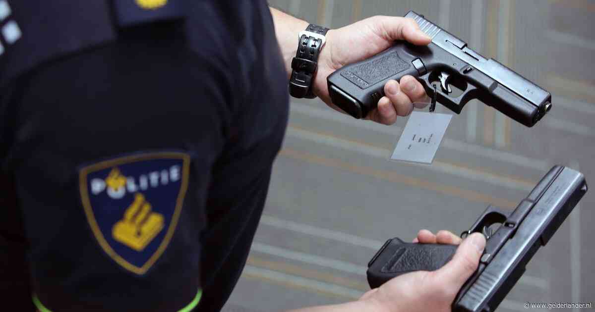 Man met vuurwapen bij woning in Nijmegen, getuigen bellen politie