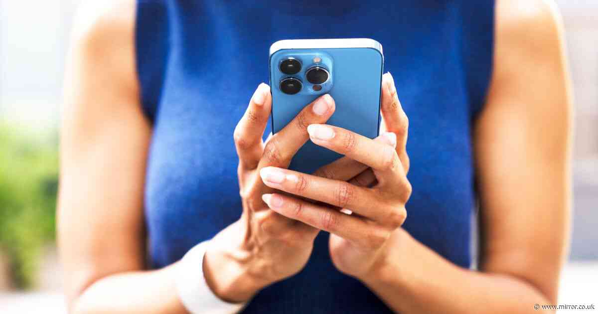 Woman accidentally reads husband's group chat and discovers he doesn't love her