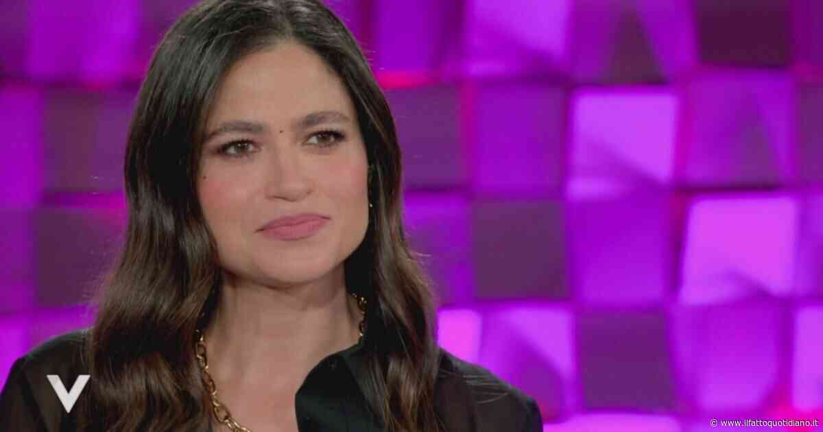 “Sono stata in psicanalisi per 10 anni. Avevo problemi in famiglia, conflitti con mia madre”: Veronica Gentili in lacrime a Verissimo