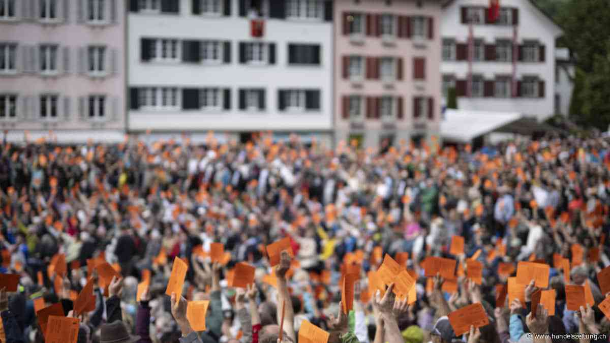 Landsgemeinde beschliesst drei autofreie Sonntage am Klöntalersee