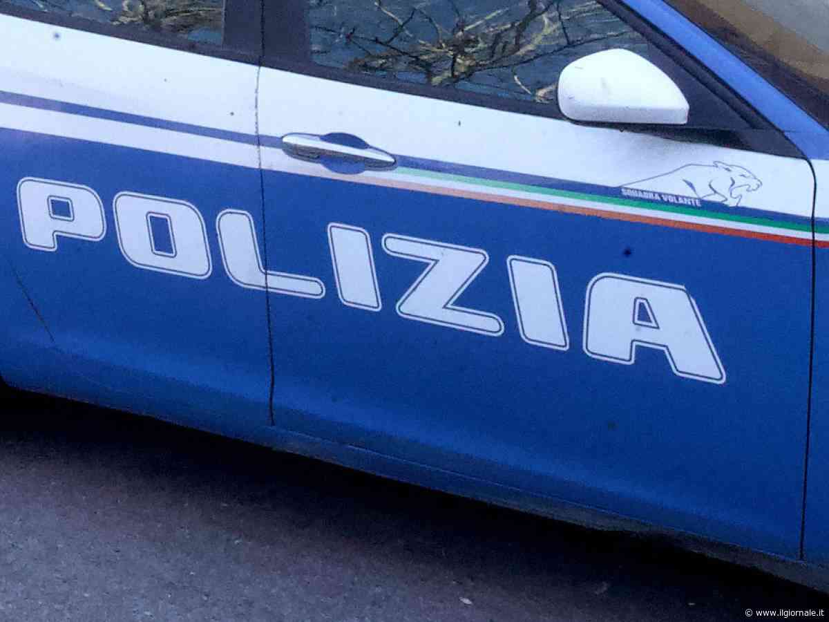 Agente si chiude in casa e si suicida con la pistola di servizio: dramma a Bari