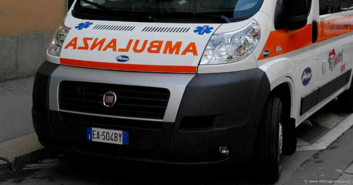 Incidente sul lavoro a Ovaro (Udine), muore operaio di 50 anni: schiacciato da una rotoballa di carta