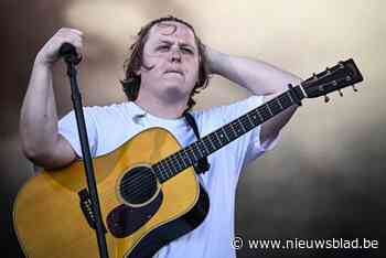 Lewis Capaldi verrast met eerste optreden in twee jaar tijd