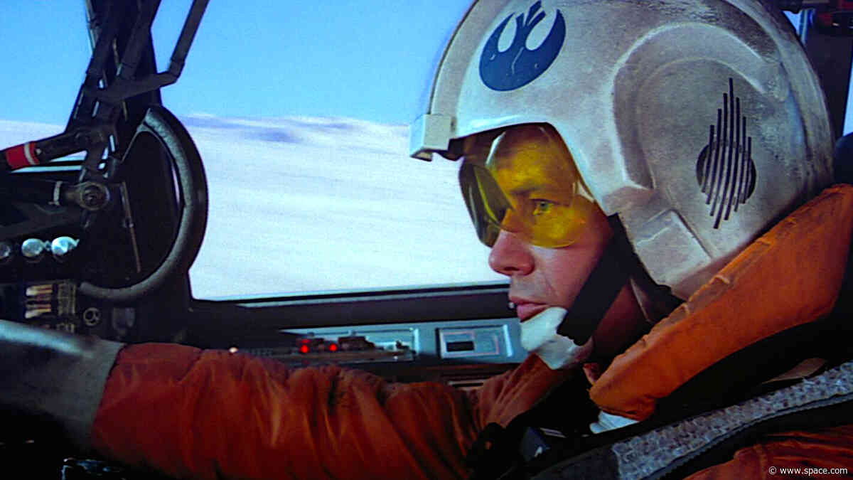 This iconic 'Star Wars' Rebel pilot helmet from the Battle of Hoth could fetch $400K at auction