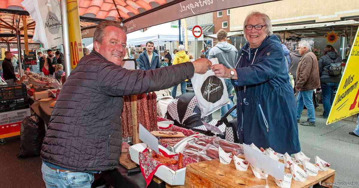 Nederlandse marktkooplui razend populair op Duitse marktpleinen: ’De geraniums zijn niet aan te slepen!’