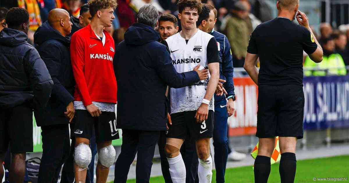 AZ-trainer Maarten Martens hekelt arbitrage na rode kaart Wouter Goes